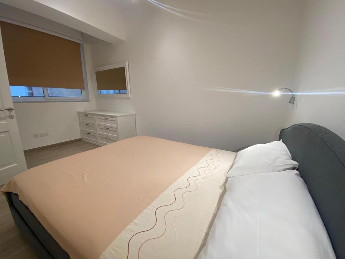Beachfront Sliema Apartment Esterno foto